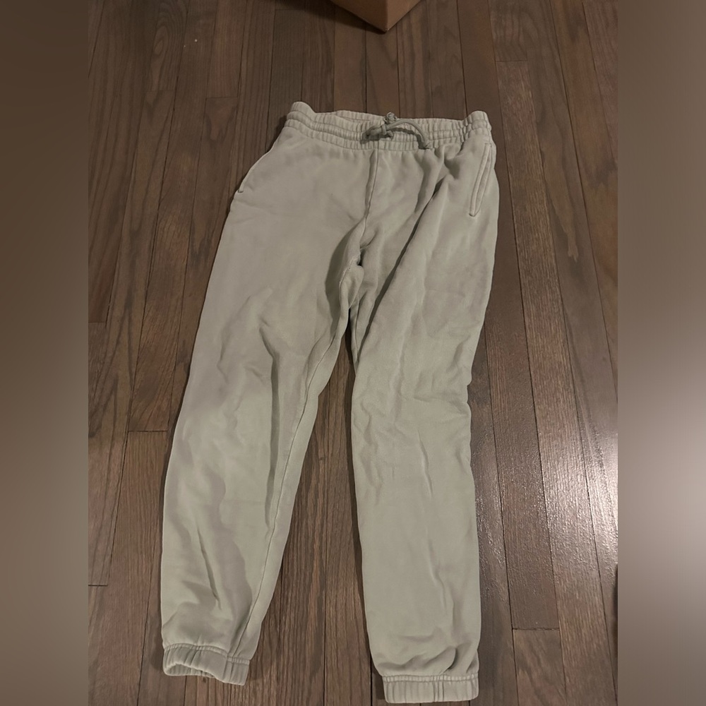 Aritzia TNA sweatpants